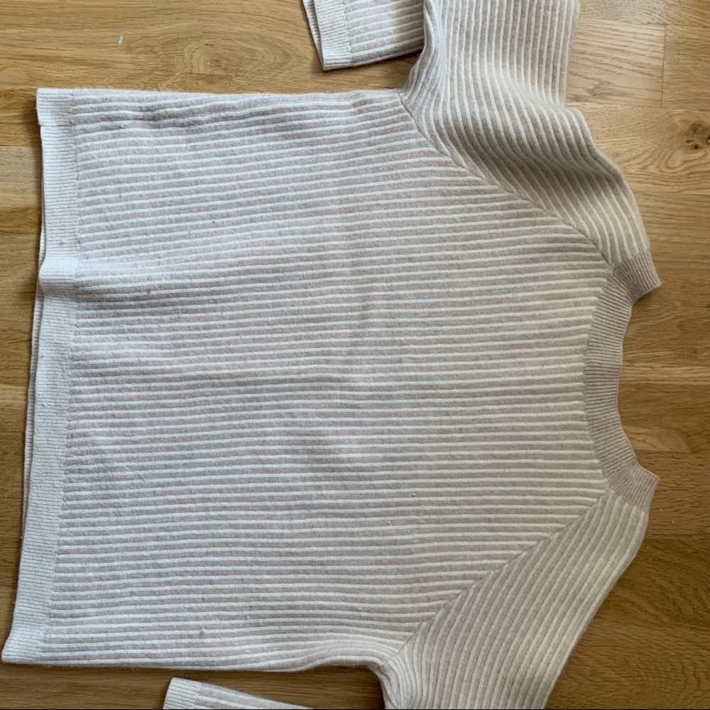 Theory 100% cashmere oversized sweater size medium - Picture 6 of 6